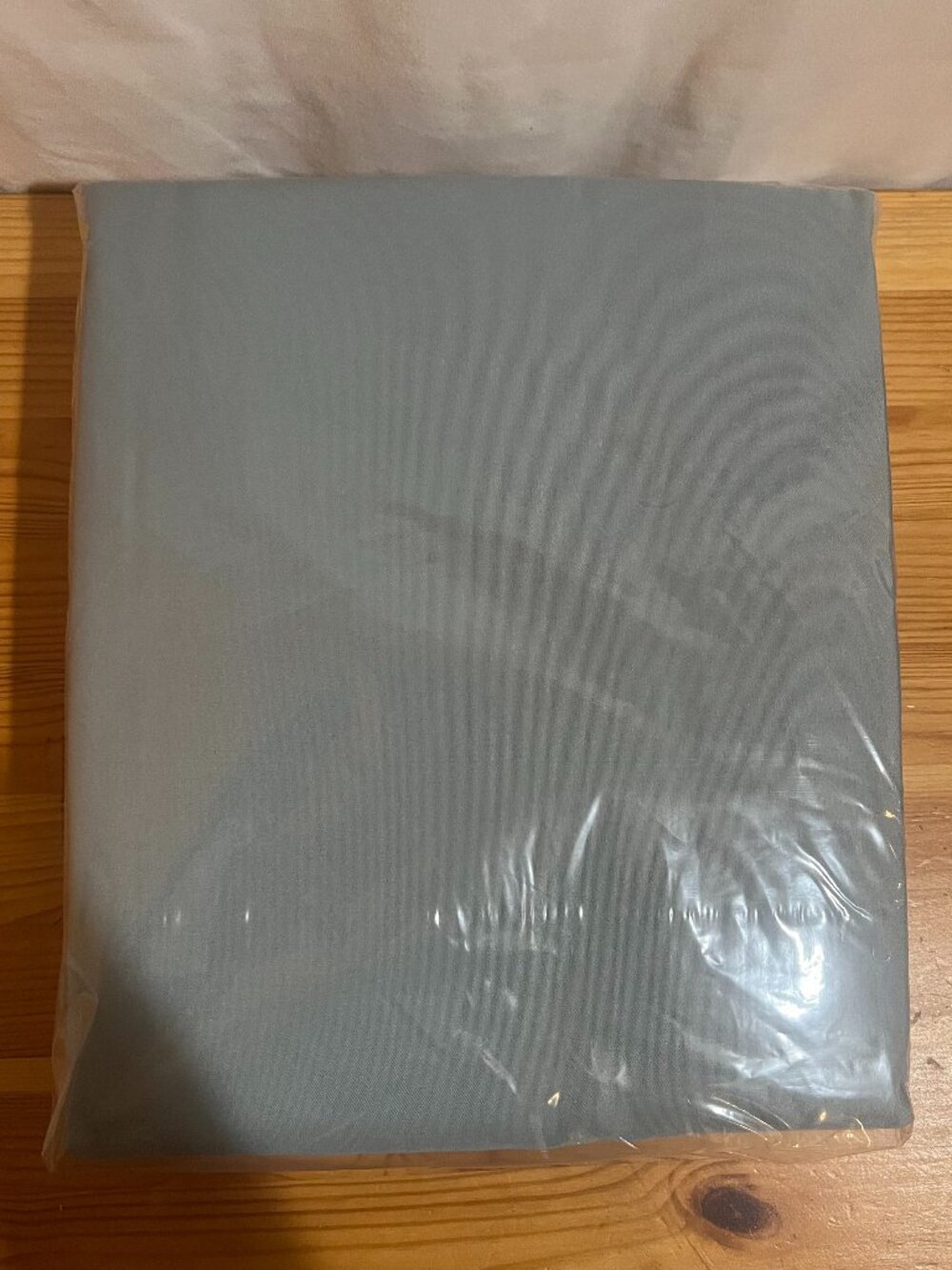 Amazon Basics Lightweight Ultra-Soft, Wrinkle-Free, Breathable Microfiber 4 Piec
